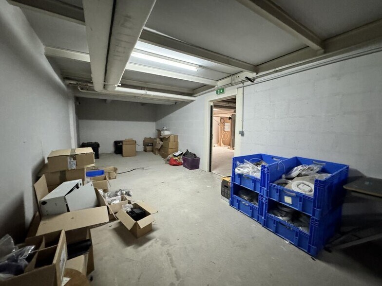 Local d'activités dans Montreuil à vendre - Photo de l’immeuble – Image 3 sur 17