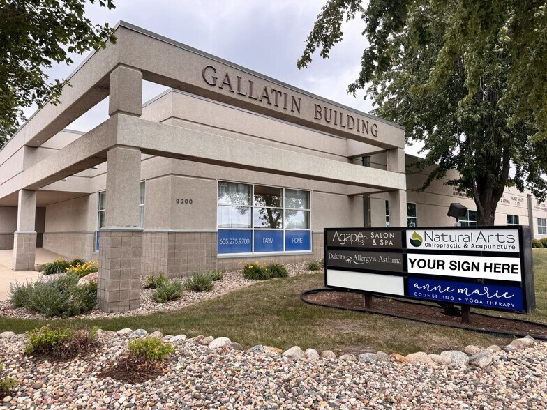 2200 W 49th St, Sioux Falls, SD à louer - Photo de l’immeuble – Image 1 sur 7