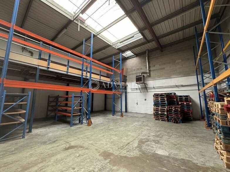 Local d’activités dans Le Thillay à louer - Photo intérieure – Image 1 sur 6