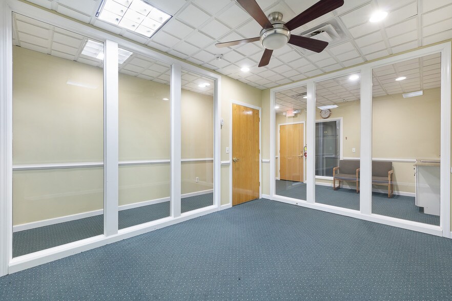 188 E Bergen Pl, Red Bank, NJ à louer - Photo intérieure – Image 3 sur 69