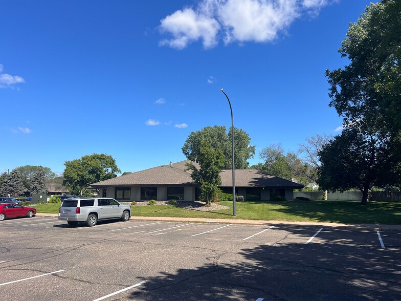 6800 78th Ave N, Brooklyn Park, MN à louer - Photo de l’immeuble – Image 2 sur 15
