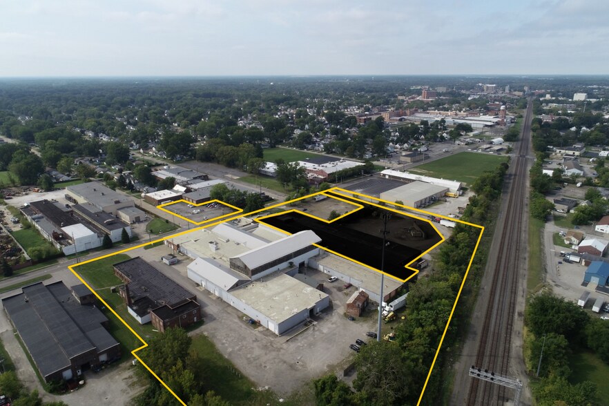 810 Taylor St, Elyria, OH à louer - Photo de l’immeuble – Image 3 sur 18