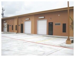 824 E Hackberry Ave, McAllen, TX à louer Photo de l’immeuble– Image 1 sur 2