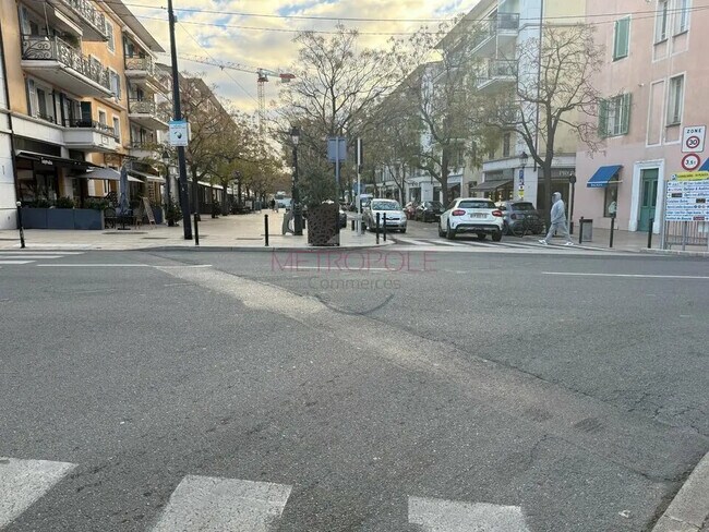 Plus de détails pour Local commercial à louer