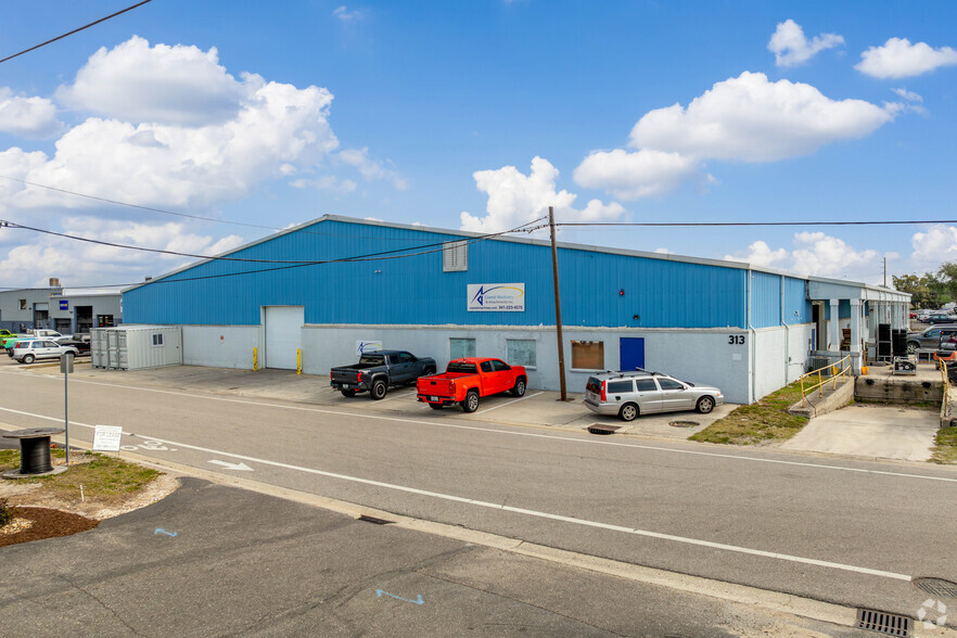 313 Seaboard Ave, Venice, FL à louer - Photo de l’immeuble – Image 1 sur 21