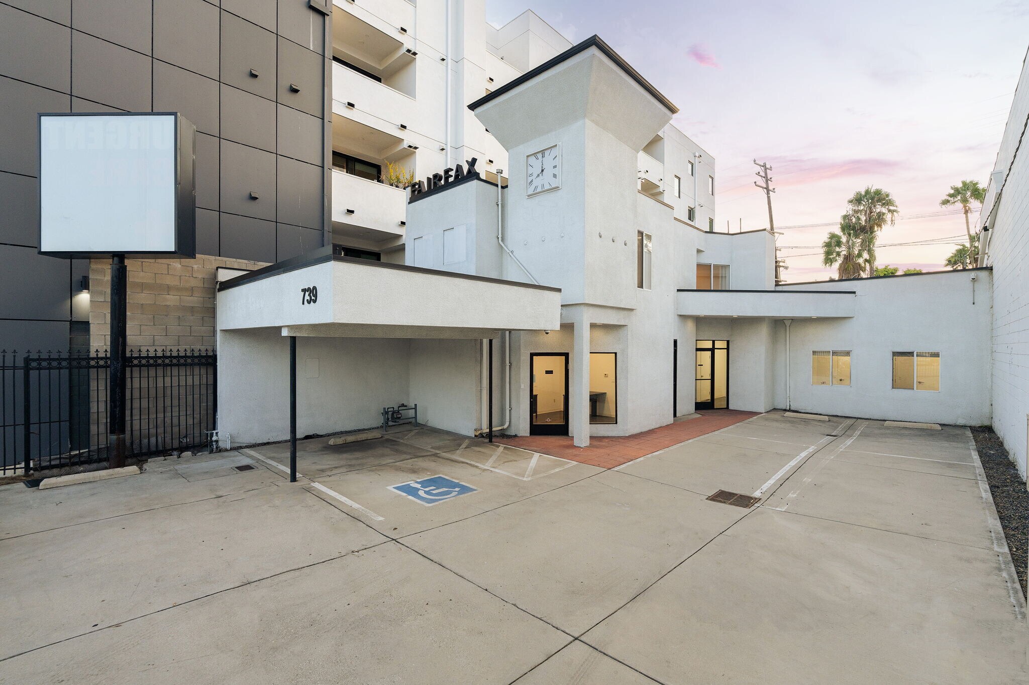 739-741 N Fairfax Ave, Los Angeles, CA à vendre Photo de l’immeuble– Image 1 sur 29