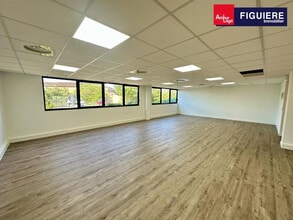 511 Route De La Seds, Vitrolles à louer Photo intérieure– Image 2 sur 4