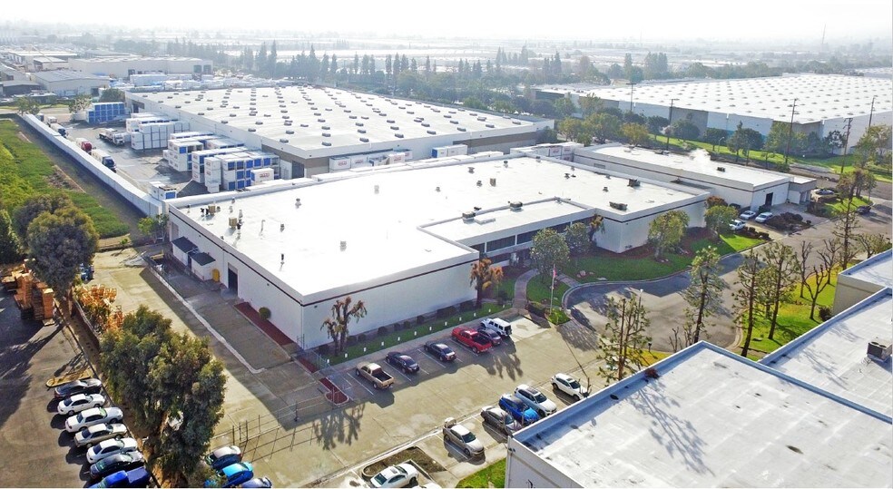 14055 Laurelwood Pl, Chino, CA à louer - Photo de l’immeuble – Image 2 sur 6