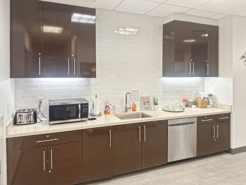 7455 Arroyo Crossing Pky, Las Vegas, NV à louer - Photo intérieure – Image 3 sur 15