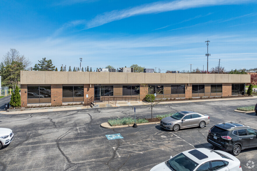 4450 Cranwood Pky, Warrensville Heights, OH à vendre - Photo de l’immeuble – Image 3 sur 15