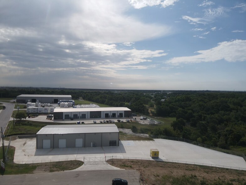 113 Benelli Dr, Hutto, TX à louer - Photo de l’immeuble – Image 3 sur 8
