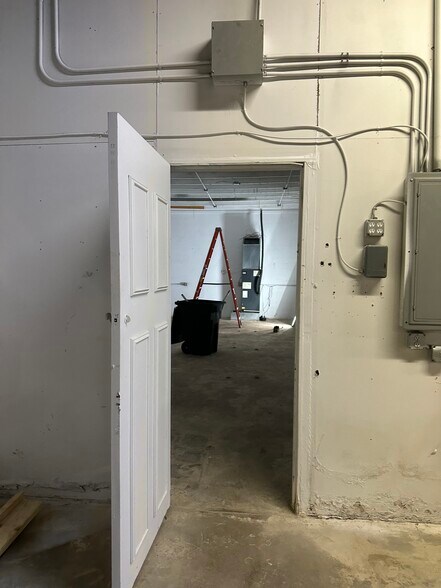 398 Auburn Rd, Pontiac, MI à louer - Photo intérieure – Image 3 sur 16