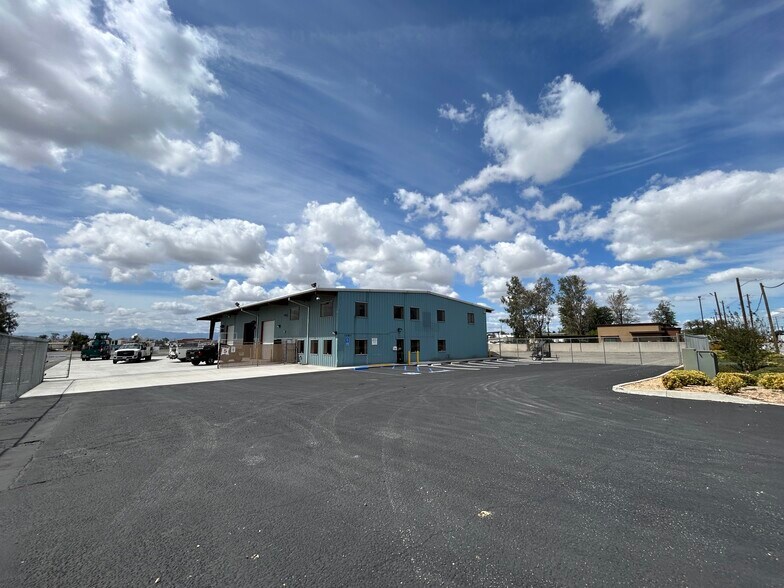 13831 Slover Ave, Fontana, CA à louer - Photo de l’immeuble – Image 2 sur 8