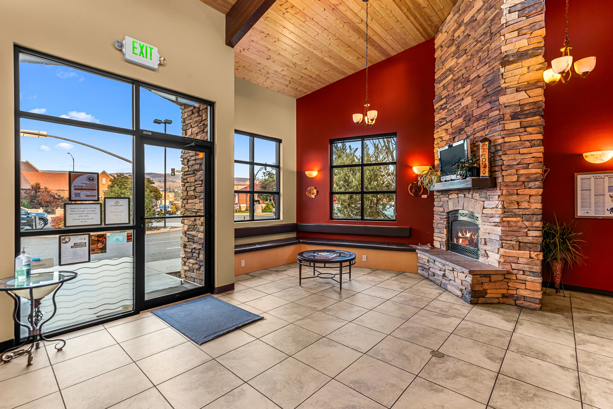 10 N Chelan Ave, Wenatchee, WA à louer Photo intérieure– Image 1 sur 45