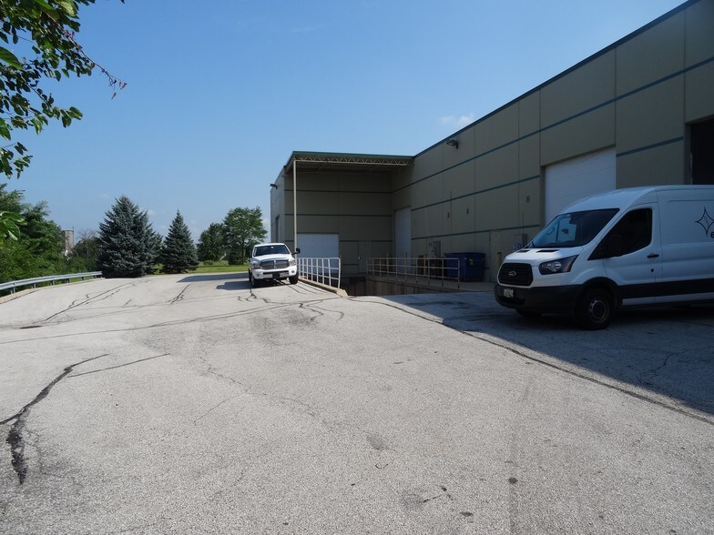 2760 Beverly Dr, Aurora, IL à louer - Photo de l’immeuble – Image 3 sur 28