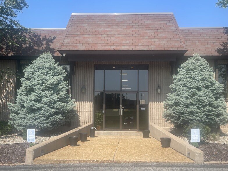 11520 St. Charles Rock Rd, Bridgeton, MO à louer - Photo de l’immeuble – Image 2 sur 29