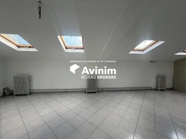 Plus de détails pour Local d'activités à louer