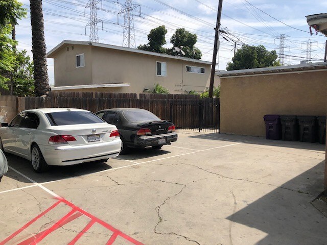 45 E 69th Way, Long Beach, CA à vendre - Photo de l’immeuble – Image 2 sur 7