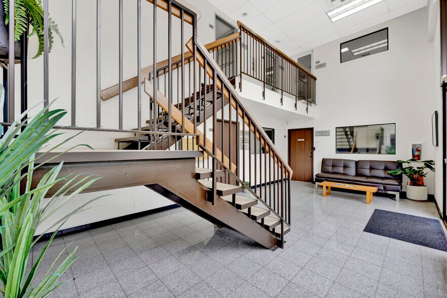 3455 Ocean View Blvd, Glendale, CA à louer - Photo intérieure – Image 3 sur 18