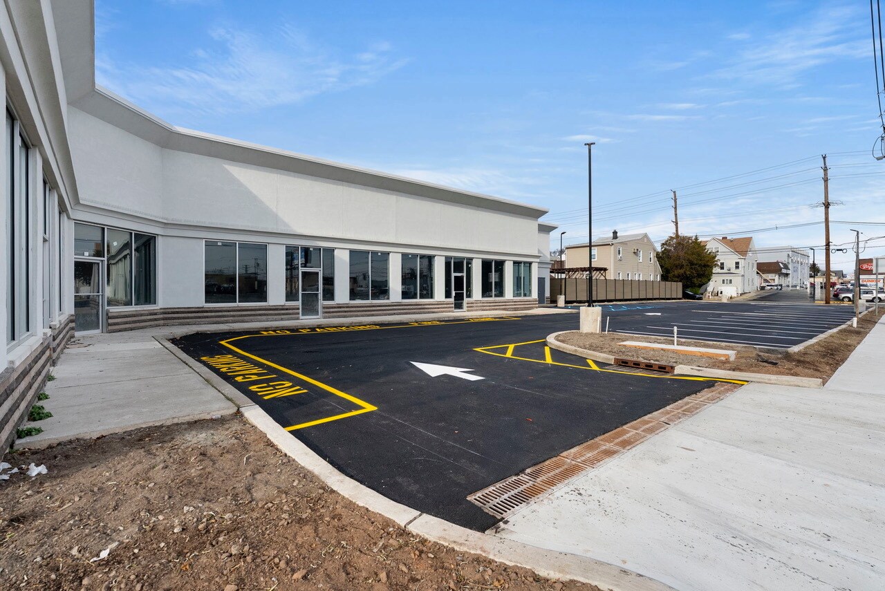 328 State Rt 17, Carlstadt, NJ à louer Photo principale– Image 1 sur 13