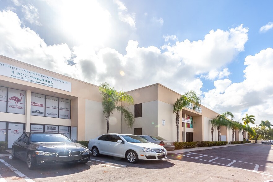 13276-13288 SW 120th St, Miami, FL à louer - Photo de l’immeuble – Image 1 sur 2