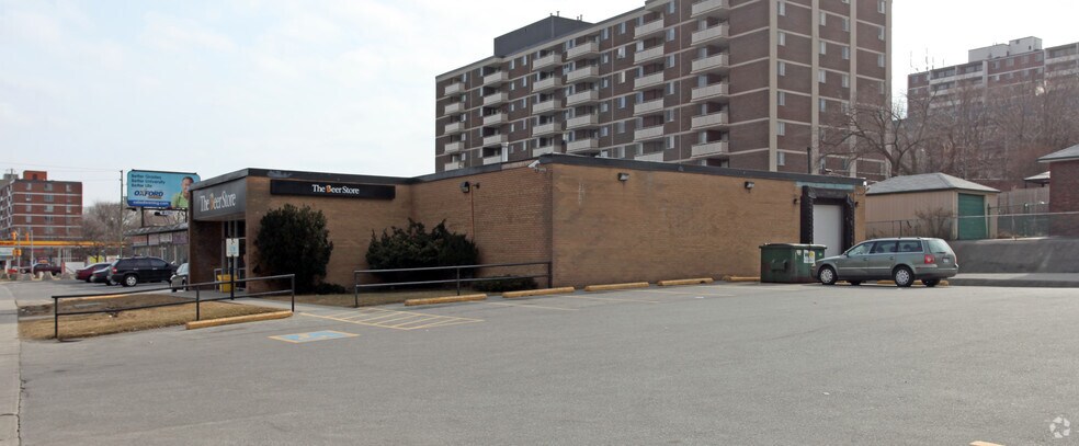 3431 St Clair Ave E, Toronto, ON à louer - Photo de l’immeuble – Image 2 sur 2