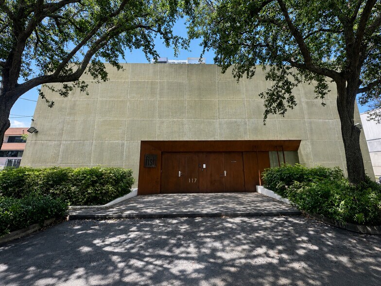 117 NE 2nd St, Fort Lauderdale, FL à louer - Photo de l’immeuble – Image 2 sur 7