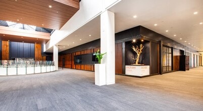 5060 Montclair Plaza Ln, Montclair, CA à louer Photo de l’immeuble– Image 2 sur 12