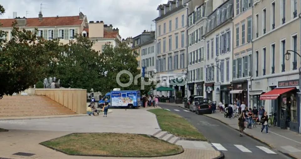 Local commercial dans Pau à louer - Photo de l’immeuble – Image 1 sur 2