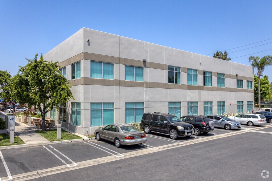 5882 Bolsa Ave, Huntington Beach, CA à louer - Photo de l’immeuble – Image 3 sur 7