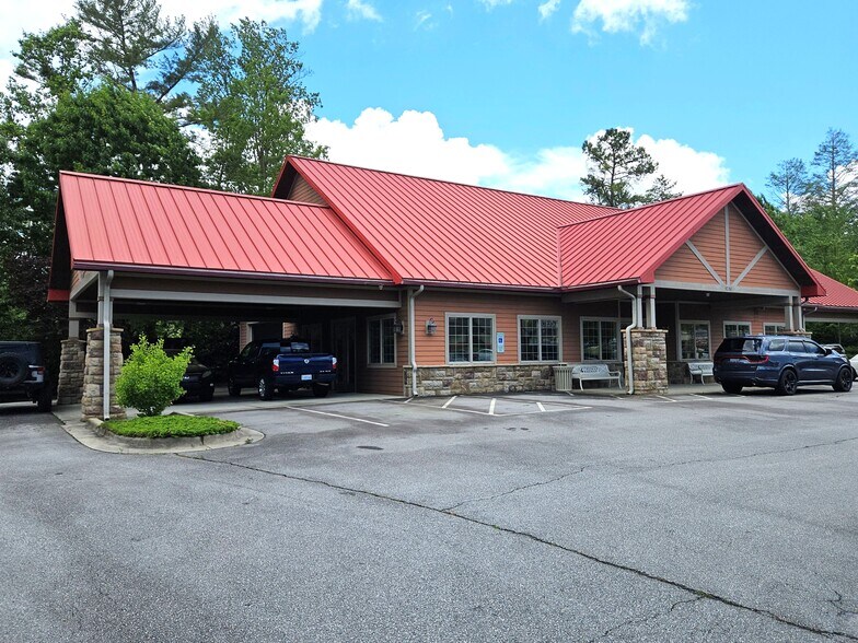 1216 Asheville Hwy, Hendersonville, NC à louer - Photo de l’immeuble – Image 3 sur 23