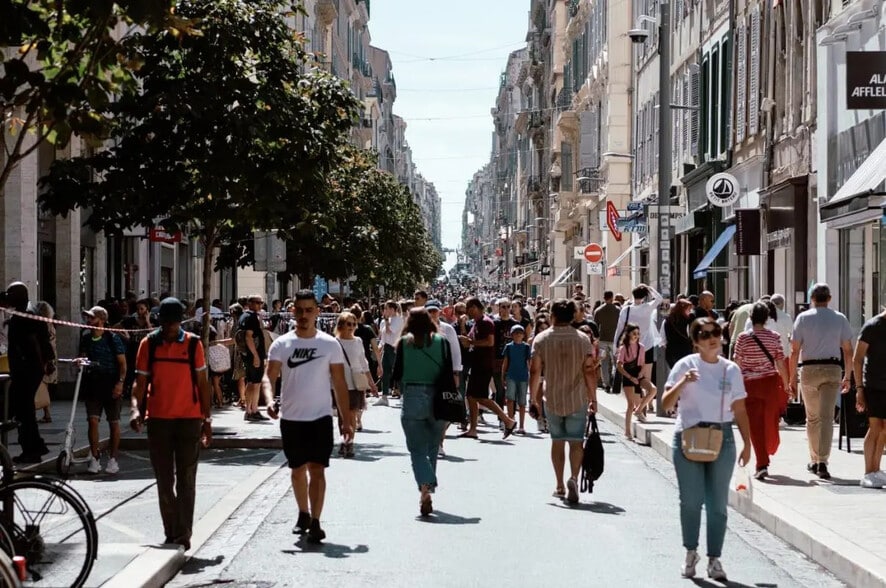 Local commercial dans Marseille à louer - Photo de l’immeuble – Image 1 sur 4