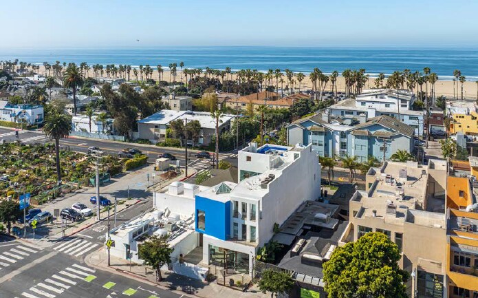 2224 Main St, Santa Monica, CA à vendre - Photo de l’immeuble – Image 3 sur 28