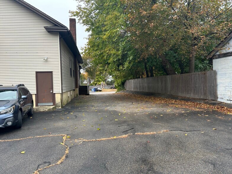 3 Viola Ave, Riverside, RI à vendre - Photo de l’immeuble – Image 3 sur 12