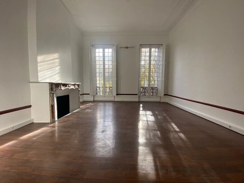 Bureau dans Marseille à louer - Photo de l’immeuble – Image 3 sur 8