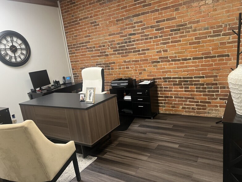 110 N Cherry St, Olathe, KS à louer - Photo de l’immeuble – Image 3 sur 19