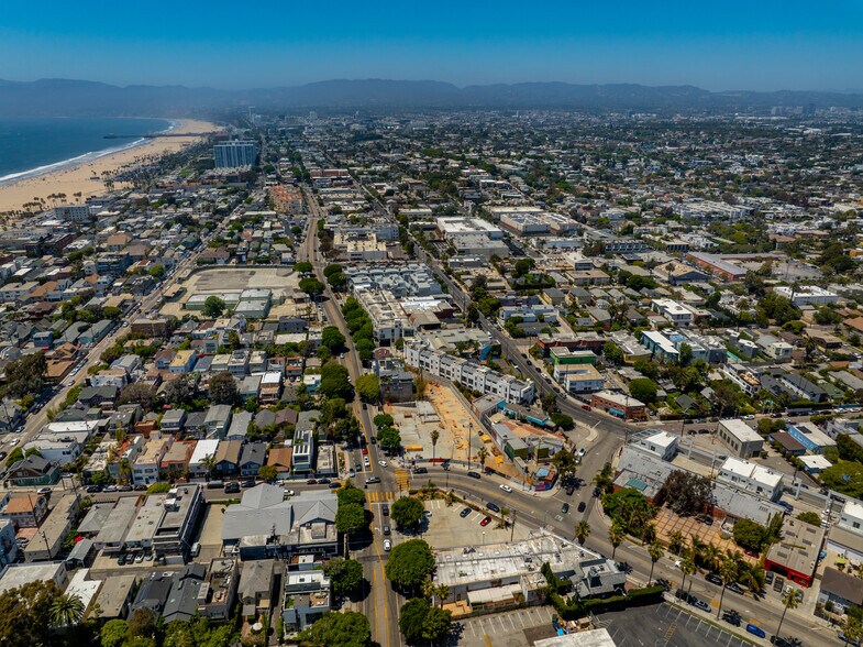 881 Abbot Kinney blvd, Venice, CA à vendre - Photo de l’immeuble – Image 3 sur 3