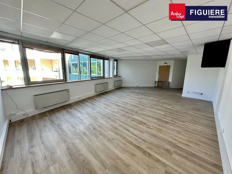 4 Place Barthelemy Niollon, Aix-en-Provence à louer - Photo intérieure – Image 3 sur 8