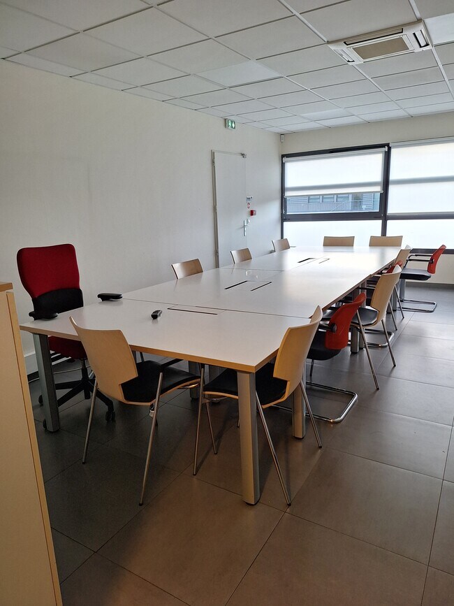 Plus de détails pour 36 Rue Pascal, Meaux - Coworking à louer