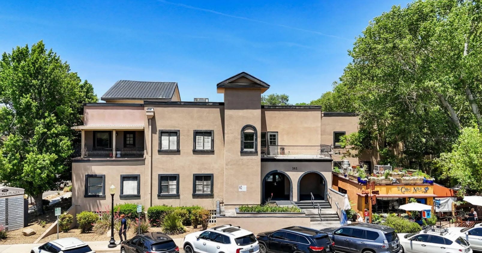 Freemont Plaza portefeuille de 2 biens à vendre sur LoopNet.fr Photo principale– Image 1 sur 15