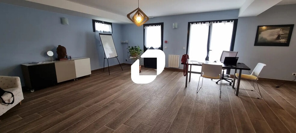 Bureau dans Coupvray à vendre - Photo de l’immeuble – Image 2 sur 10