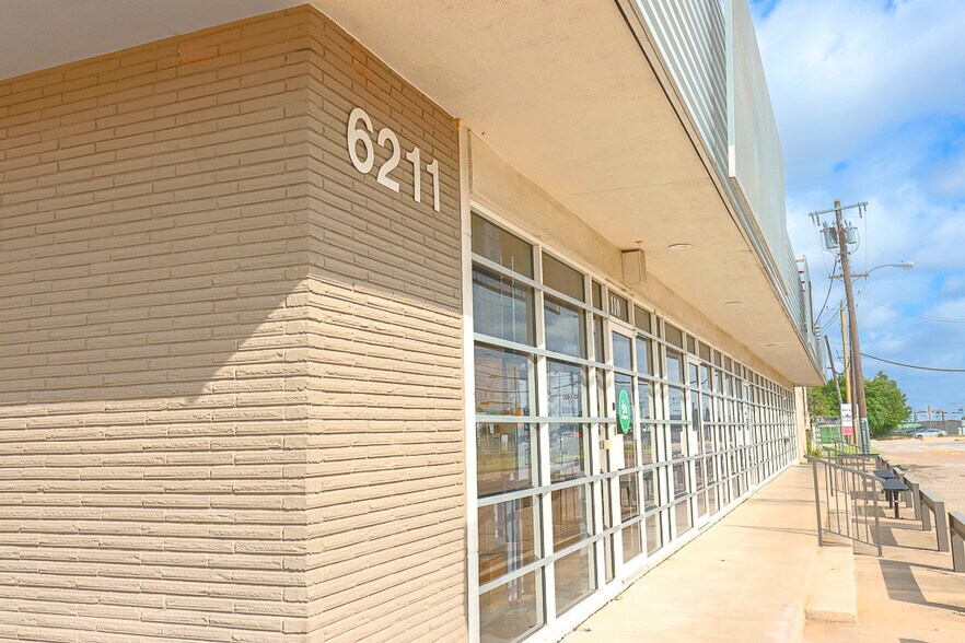 6211 Owens St, Dallas, TX à louer - Photo de l’immeuble – Image 2 sur 11
