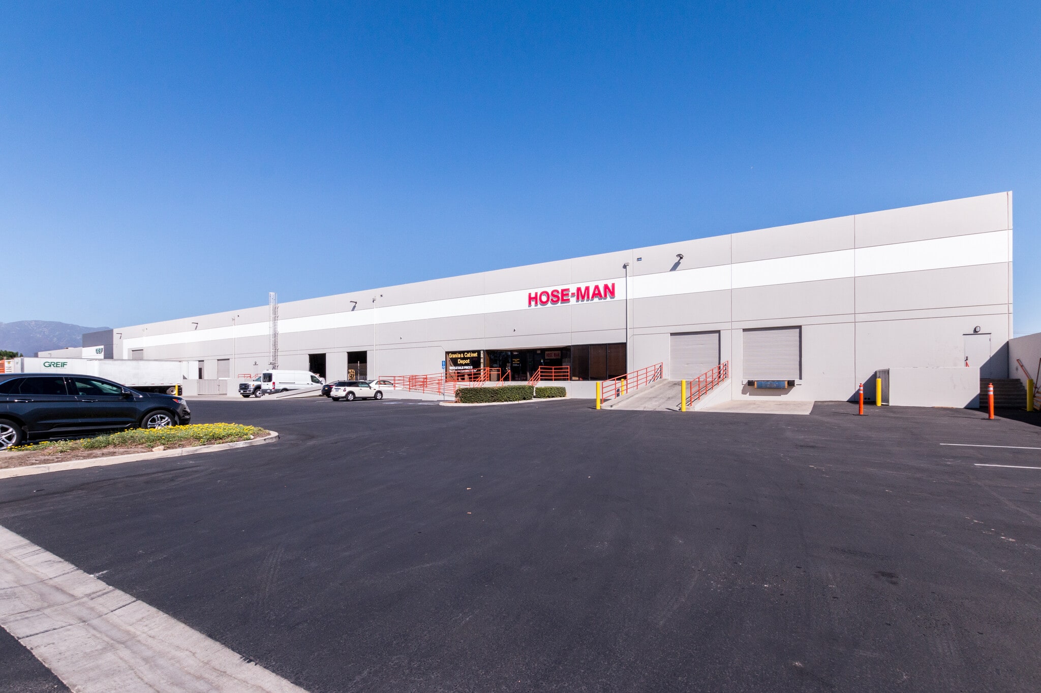 3002-3072 E Inland Empire Blvd, Ontario, CA à louer Photo de l’immeuble– Image 1 sur 1