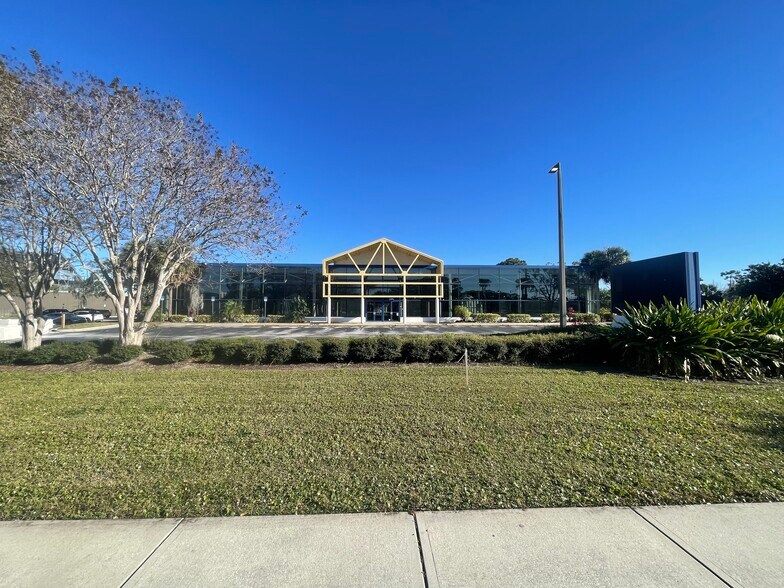 2375 W International Speedway Blvd, Daytona Beach, FL à vendre - Photo de l’immeuble – Image 1 sur 2