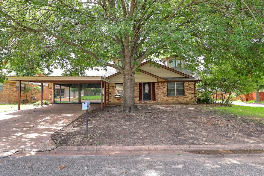 925 Holiday Dr, Sherman, TX à vendre - Photo de l’immeuble – Image 2 sur 6