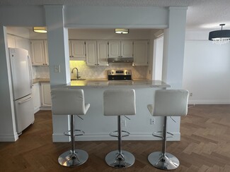 Plus de détails pour 375 King St N, Waterloo, ON - Logement à vendre