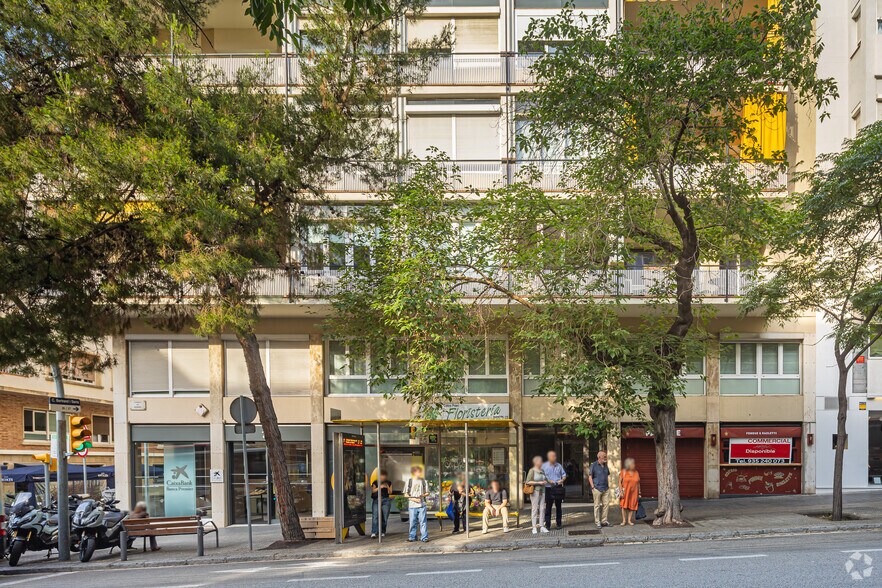 Local commercial dans Barcelone, Barcelona à louer - Photo de l’immeuble – Image 3 sur 5