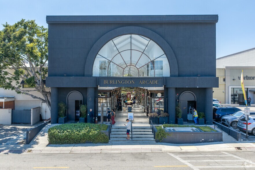 380 S Lake Ave, Pasadena, CA à louer - Photo de l’immeuble – Image 3 sur 11