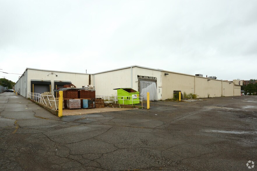 24399-24411 Michigan Ave, Dearborn, MI à louer - Photo de l’immeuble – Image 2 sur 9