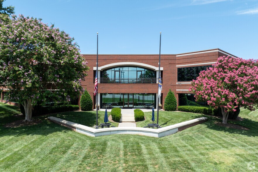 4601 Creekstone Dr, Durham, NC à vendre - Photo de l’immeuble – Image 3 sur 17